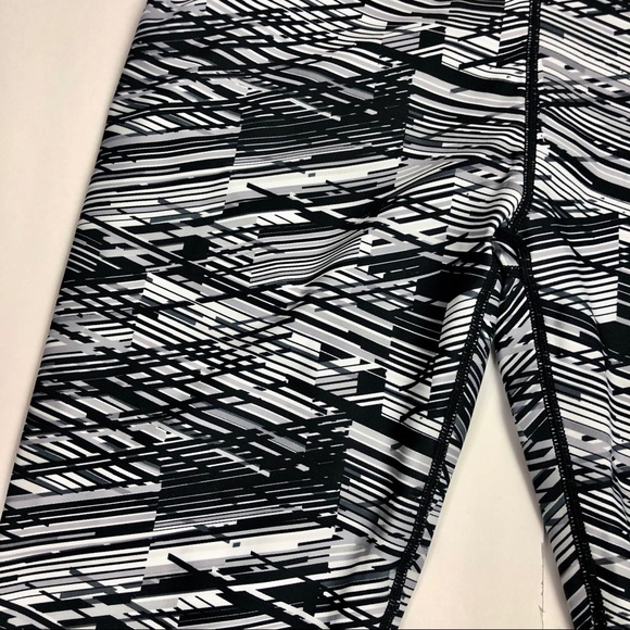 Fabletics Gia PowerLite Crop - Picture 5 of 10